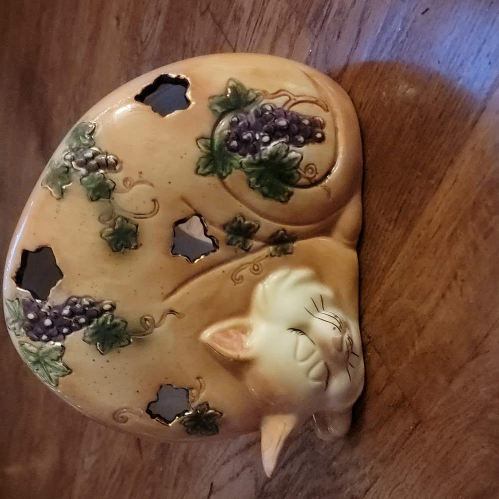 Sleepy cat luminary votive candle diffuser.